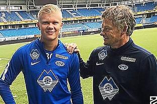 西媒：乌奈·西蒙或因伤缺席对土耳其的比赛，拉亚有望首发（西媒称乌奈·西蒙恐因伤缺席战土耳其，拉亚有望出任首发门将）