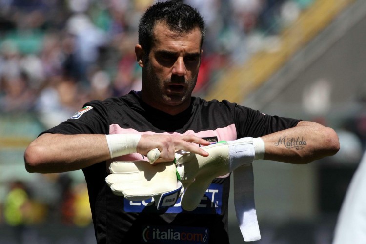 巴里·邦兹正式打破汉克·阿伦的历史纪录，756 轰让棒球历史翻开新的一页