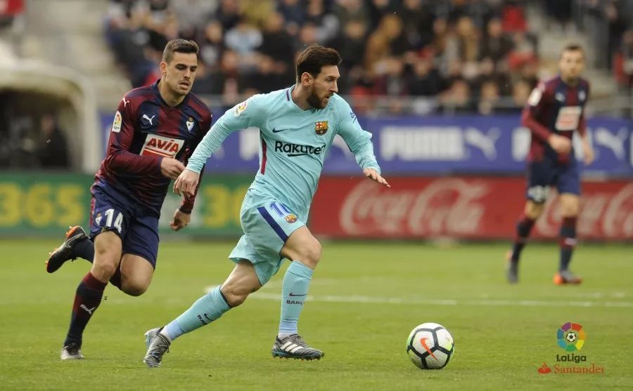 一日意甲动向：国米大胜科莫晋级榜首，米兰中锋实在是太令人发愁