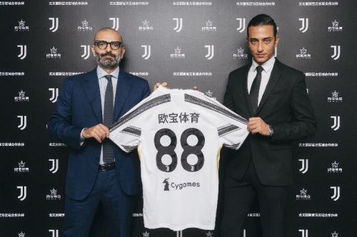 赵柏清半场10分钟4犯，下半场能否强势反弹？（赵柏清半场仅10分钟便背4犯，下半场能否触底反弹？）