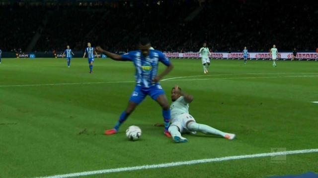 雷霆主场赛前的大屏幕上，已经预告NBA杯半决赛是雷霆vs湖人（雷霆主场赛前大屏幕预告NBA杯半决赛对阵：雷霆vs湖人）